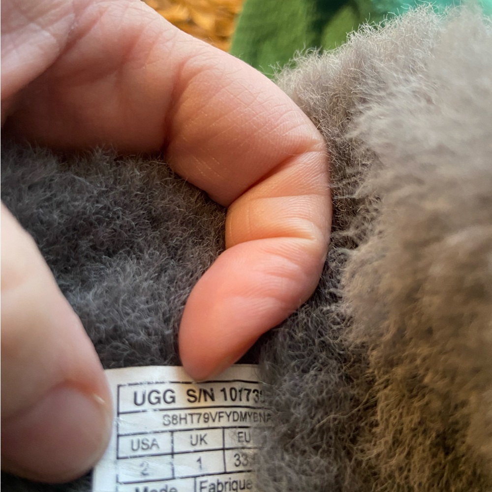 Gray uggs - Picture 2 of 5